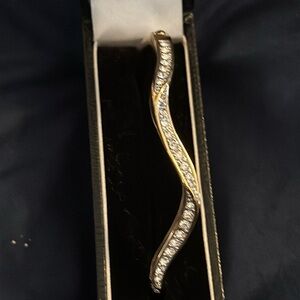 121 Costume jewelry a bangle with cubic zirconium stones❤️